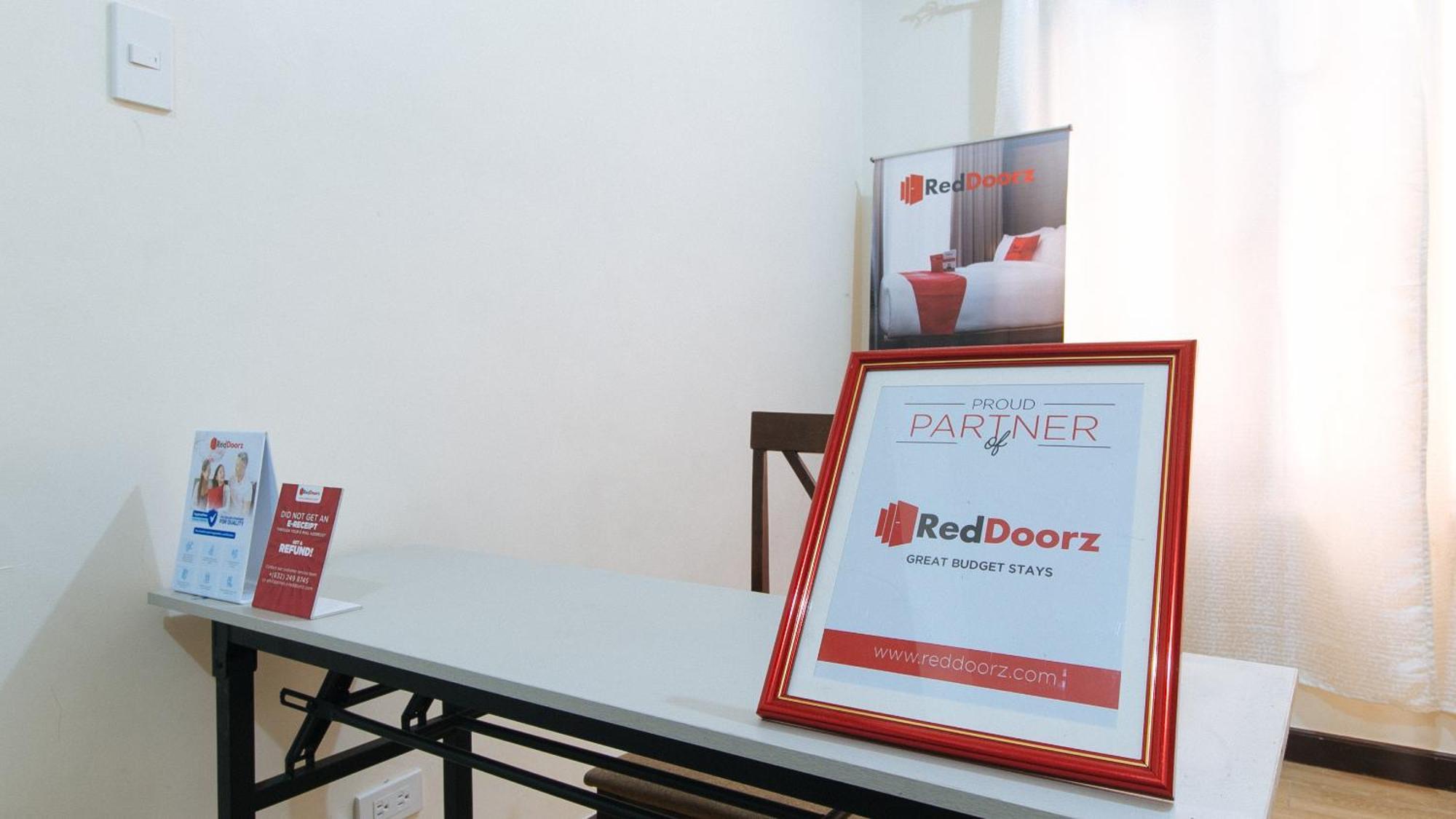 Reddoorz @ Jolly Orange Paranaque Hotel Paranaque City Exterior photo